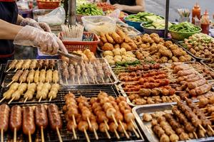 Bộ Y tế yêu cầu xử lý nghiêm vi phạm an toàn thực phẩm quanh điểm thi