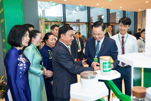 Mang giải pháp xanh đến đồng ruộng: Dấu ấn Vinachem tại Đại hội Đại biểu toàn quốc Hội Nông dân Việt Nam lần thứ IX