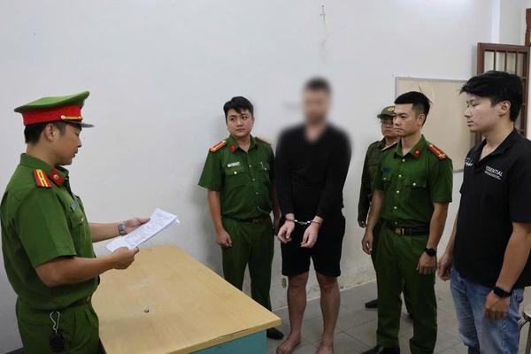 Khởi tố người nước ngoài đập phá quán cà phê tại Đà Nẵng