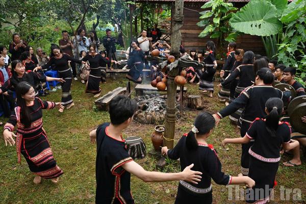 Giữ hồn văn hóa giữa dòng chảy hiện đại