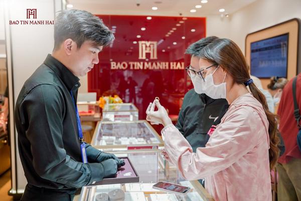 Giá vàng hôm nay 11/6: Lao dốc gần 14% sau một tháng, vàng còn giảm tới đâu?
