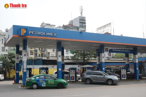 Xăng E10RON95 giảm giá, tiến gần mốc 22.000 đồng/lít