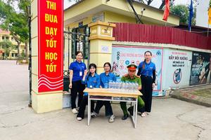 Chuyện bên ngoài phòng thi ở Trung Giã