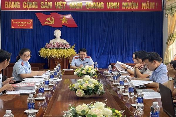 Chánh Thanh tra tỉnh Quảng Ngãi xuống thực địa rà soát các vụ việc khiếu nại kéo dài