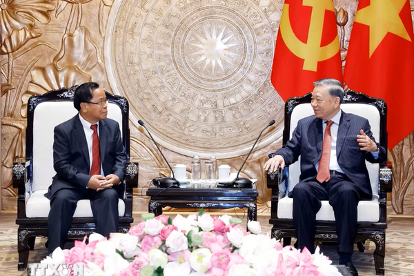 Việt Nam luôn dành ưu tiên cao nhất cho quan hệ đặc biệt Việt Nam - Lào