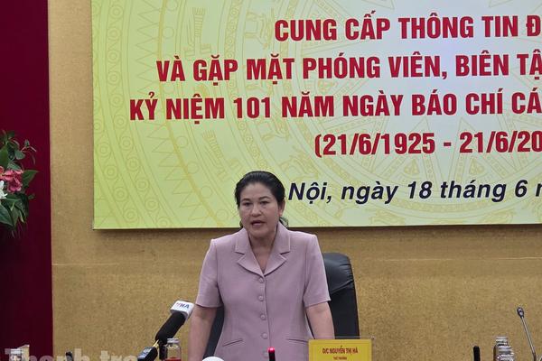 Bộ Nội vụ họp báo: Trọng tâm tiền lương, biên chế và nghỉ lễ