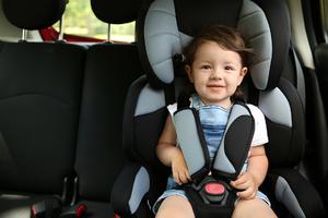 Thấy gì từ quy định bắt buộc lắp ghế an toàn cho trẻ em trên ô tô?