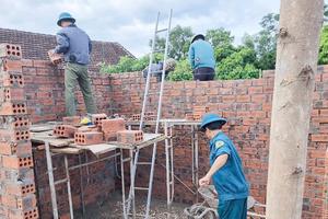 Huy động sức mạnh đoàn kết, xóa nhà tạm, nhà dột nát ở miền Tây Nghệ An