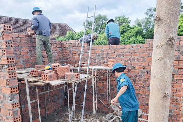 Huy động sức mạnh đoàn kết, xóa nhà tạm, nhà dột nát ở miền Tây Nghệ An