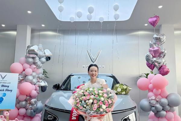 Bỏ xe xăng sau nhiều năm gắn bó, “mẹ bỉm” ở Hà Nội tìm thấy chân ái từ VinFast VF 7