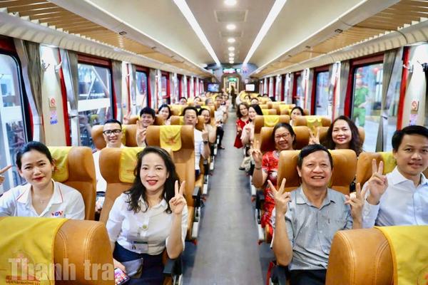 Chuyến tàu đặc biệt đưa những “chiến sĩ áo trắng” đến Bệnh viện Bạch Mai cơ sở Ninh Bình
