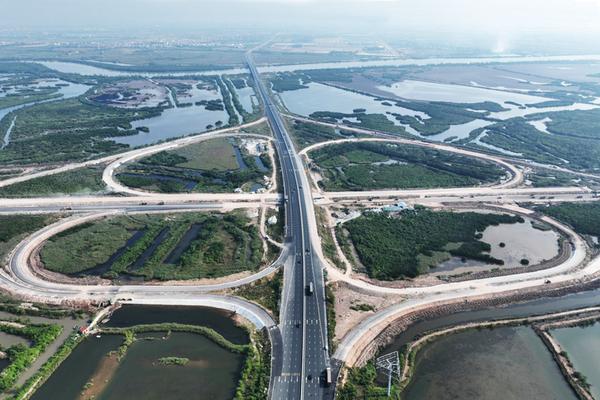 Thủ tướng yêu cầu công khai tiến độ, giải ngân các dự án giao thông trọng điểm
