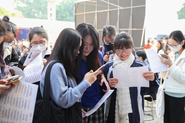 Đại học Quốc gia Hà Nội áp mức điểm sàn xét tuyển năm 2026 là 19 điểm