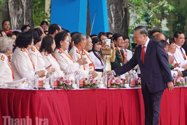 TPHCM kỷ niệm 50 năm Ngày Sài Gòn - Gia Định vinh dự mang tên Chủ tịch Hồ Chí Minh