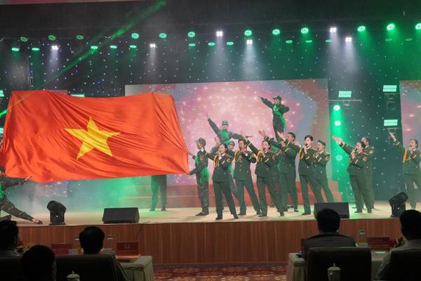 TP Huế: Giao lưu văn nghệ, thể thao thắt chặt tình đoàn kết hữu nghị Việt Nam – Lào