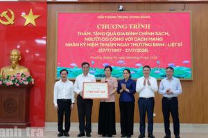 Đoàn công tác Văn phòng Trung ương Đảng và Phu nhân Ngô Phương Ly thăm, tặng quà người có công tại Quảng Trị