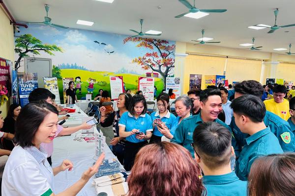 Thị trường lao động khởi sắc, số người có việc làm và thu nhập tăng