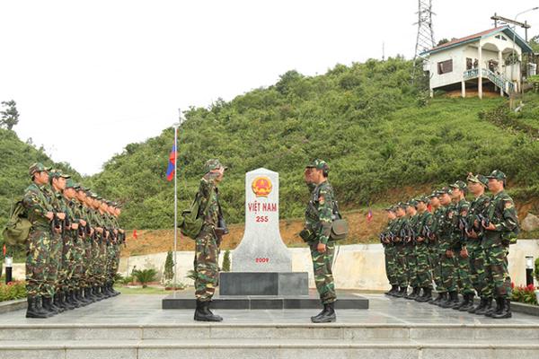 Củng cố thế trận an ninh, quốc phòng trên tuyến biên giới Việt Nam - Lào