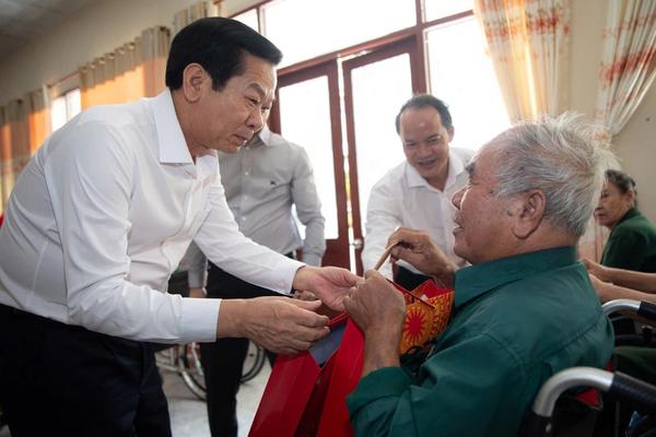 Không ngừng nâng cao đời sống người có công