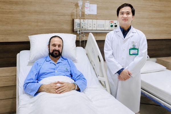 Du khách Mỹ vượt nửa vòng trái đất, an tâm phẫu thuật tại Bệnh viện Đa khoa Phương Đông