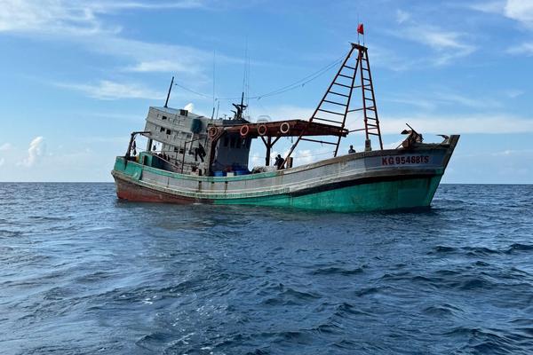Bộ Tư lệnh Vùng Cảnh sát biển 4 bắt giữ tàu cá có dấu hiệu vi phạm IUU