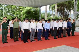 Thủ tướng Lê Minh Hưng dâng hương tri ân các Anh hùng liệt sỹ tại Nghĩa trang Liệt sỹ Quốc gia Vị Xuyên