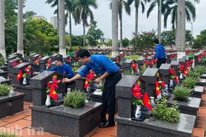 Tuổi trẻ Cục IX dâng hương tưởng niệm các Anh hùng liệt sỹ
