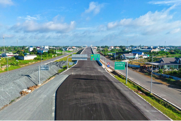 Hạ tầng mở rộng không gian phát triển cửa ngõ phía Tây TP HCM