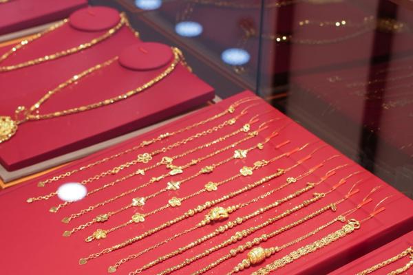Giá vàng hôm nay 17/7: Vàng mất mốc 4.000 USD/ounce, chuyên gia nói gì?