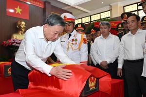 Chia sẻ xúc động của Tổng Bí thư, Chủ tịch nước khi dâng hương liệt sĩ ở công viên Lê Thị Riêng