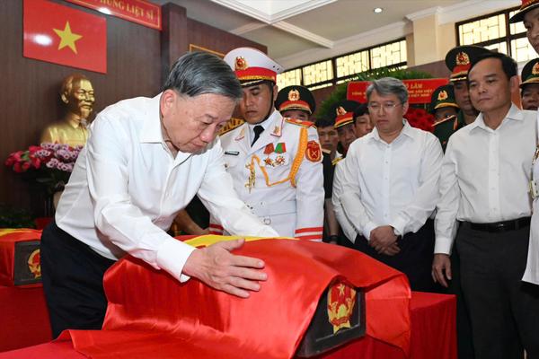 Chia sẻ xúc động của Tổng Bí thư, Chủ tịch nước khi dâng hương liệt sĩ ở công viên Lê Thị Riêng