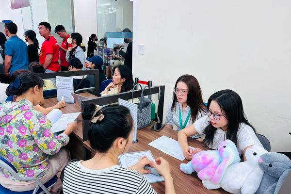Nửa đầu năm, hơn 340.000 người hưởng trợ cấp thất nghiệp