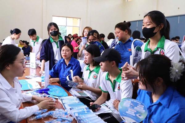 Thị trường lao động Hà Nội sôi động với khối thương mại - dịch vụ dẫn dắt tuyển dụng hè
