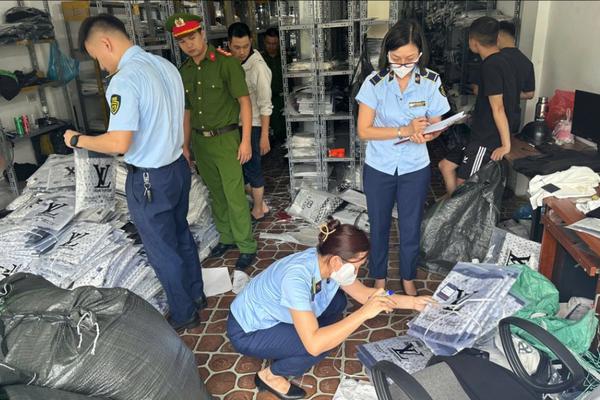 Hàng giả, gian lận thương mại vẫn diễn biến phức tạp tại Hà Nội