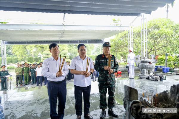 Điện Biên: Lấy mẫu hài cốt liệt sĩ tại Nghĩa trang Liệt sĩ Độc Lập