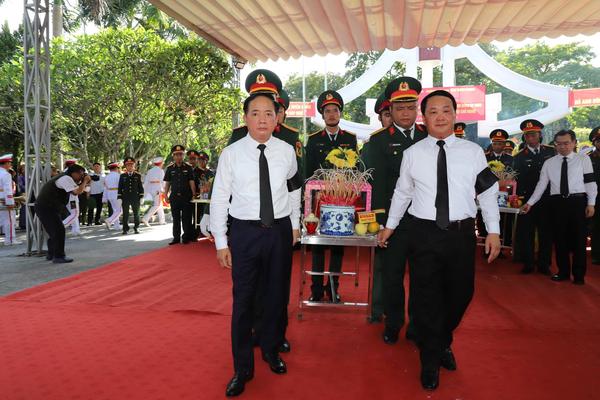 Tất cả đều có chung một tên gọi thiêng liêng: Anh hùng liệt sĩ của dân tộc Việt Nam!