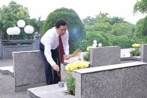 Lào Cai: Dâng hương tưởng niệm Chủ tịch Hồ Chí Minh và viếng các Anh hùng Liệt sĩ
