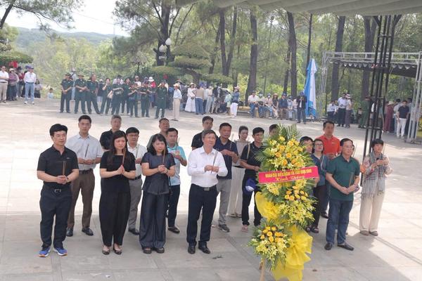 Thanh tra tỉnh Ninh Bình tri ân các Anh hùng liệt sĩ trên hành trình về nguồn