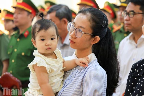 Nghẹn ngào trong ngày trao Bằng "Tổ quốc ghi công" cho Liệt sĩ Nguyễn Xuân Hải