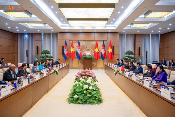 Chủ tịch Quốc hội Campuchia: Kinh nghiệm cải cách, tinh gọn bộ máy của Việt Nam là bài học quý