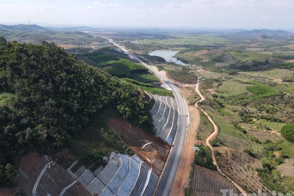 Tăng tốc đưa cao tốc Khánh Hòa - Buôn Ma Thuột về đích
