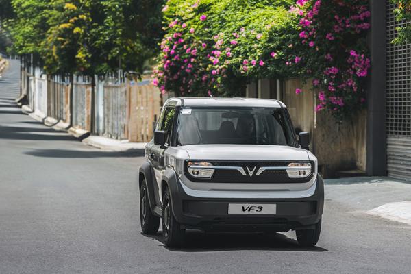 Từ bỏ xe máy, người dùng lựa chọn “lên đời” VinFast VF 3 để tránh nóng mùa hè