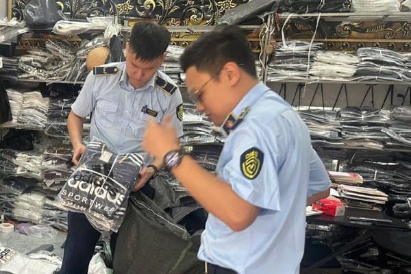 Hà Nội: Hàng giả còn diễn biến phức tạp, siết kiểm soát địa bàn nguy cơ cao