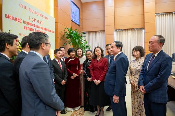 Chủ tịch Quốc hội: Ngành Ngoại giao đóng góp quan trọng vào thành tựu phát triển đất nước