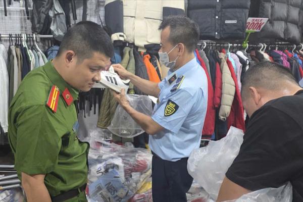 Công an Hà Nội phát hiện, xử lý hàng nghìn vụ vi phạm về buôn lậu, gian lận thương mại và hàng giả