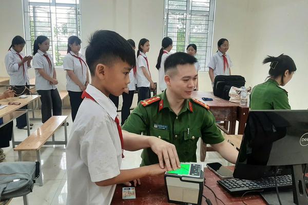 Thanh Hoá: Tăng tốc hoàn thiện tài khoản định danh điện tử mức 2 cho công dân