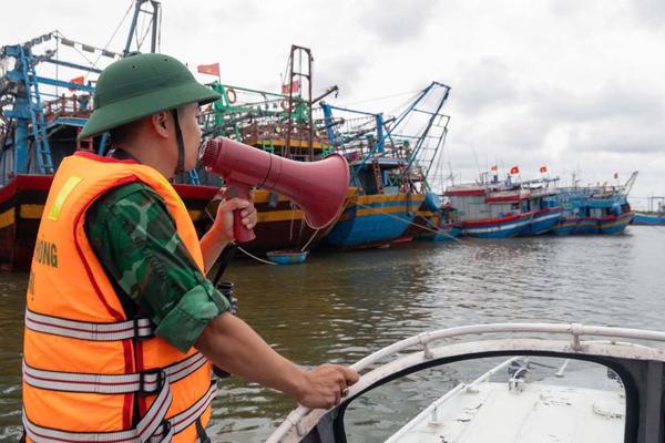Chủ động ứng phó áp thấp nhiệt đới trên biển Đông, quản lý chặt chẽ các phương tiện ra khơi