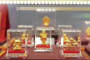 Giá vàng hôm nay 13/8: Vàng vượt 4.400 USD/ounce, còn tăng đến đâu?