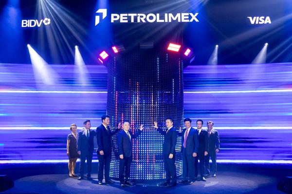 Kết nối hệ sinh thái tài chính - năng lượng  với thẻ đồng thương hiệu Petrolimex - BIDV - Visa