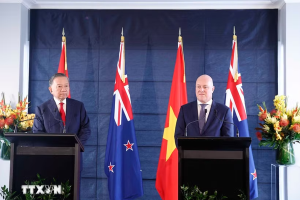 Tổng Bí thư, Chủ tịch nước Tô Lâm và Thủ tướng New Zealand gặp gỡ báo chí và chứng kiến trao các văn kiện hợp tác